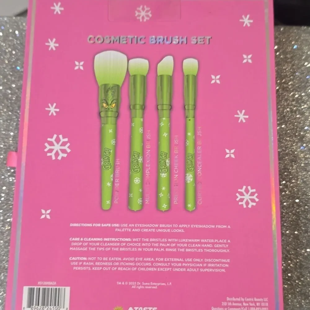 Taste Beauty X Grinch Makeup Brush‎ Set